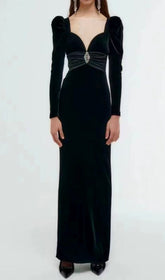 SCHLANKES MAXIKLEID AUS SAMT MIT SCHAFSBEINE-ÄRMELN IN SCHWARZ